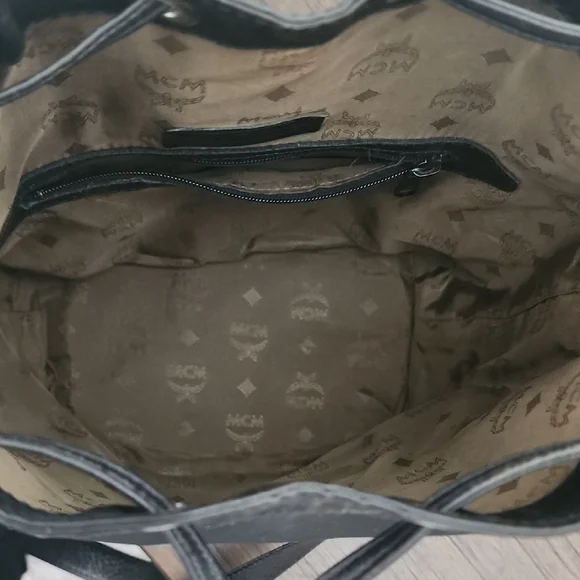 MCM Black Shoulder Bag with Drawstring Closure, Vintage Pre-owned - Picture 17 of 17